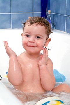 娱乐吃瓜酱女孩子洗衣服